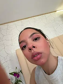 BambiRoses online show from 06/04/26, 04:18