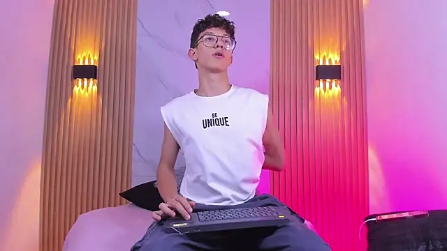 Christopher Hunter online show from 02/24/26, 07:56