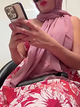 Snapshot of -pinkladyy- chatting on 06/05/26, 01:56 -pinkladyy- online show from 06/05/26, 01:56