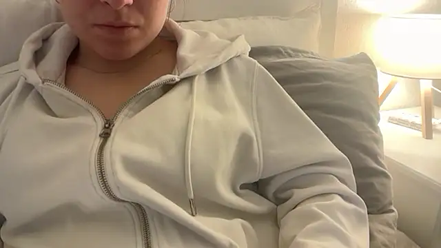 Lucyschickt online show from 02/12/26, 04:24