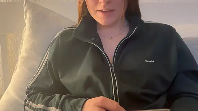 Lucyschickt online show from 03/02/26, 05:20