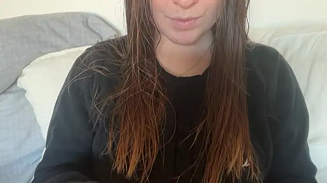 Lucyschickt online show from 04/22/26, 05:25