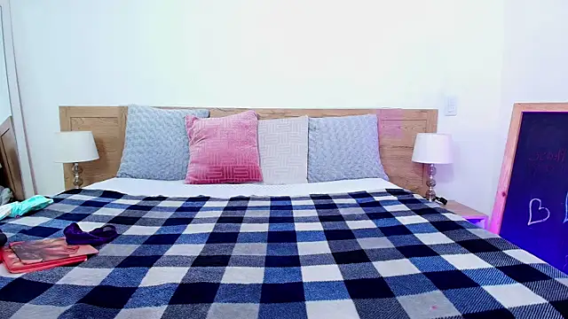 Lia Nova online show from 04/21/26, 12:11