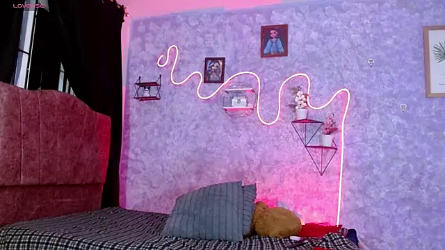 Everlin  Hot  online show from 03/27/26, 08:26