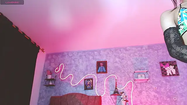 Everlin  Hot  online show from 04/18/26, 04:38