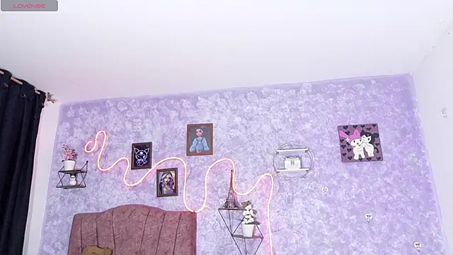 Everlin  Hot  online show from 04/21/26, 05:47