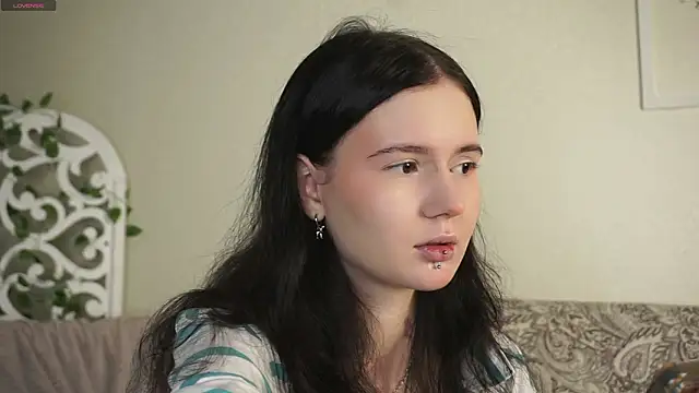 Snapshot of Glow_hollow chatting on 02/13/26, 03:46 Glow hollow online show from 02/13/26, 03:46