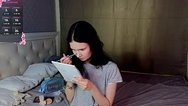 Snapshot of Glow_hollow chatting on 02/21/26, 04:13 Glow hollow online show from 02/21/26, 04:13