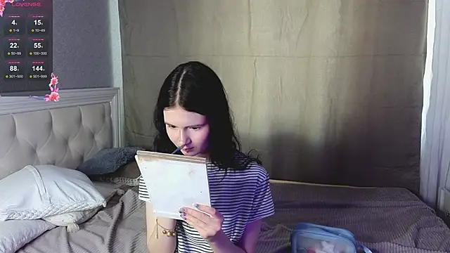 Snapshot of Glow_hollow chatting on 02/22/26, 04:02 Glow hollow online show from 02/22/26, 04:02