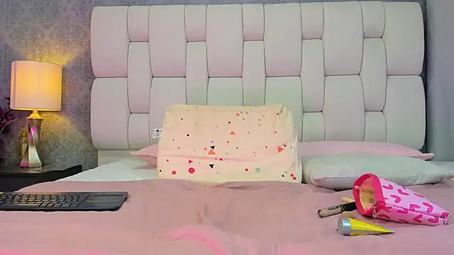 sophiaa10 online show from 02/06/26, 07:06