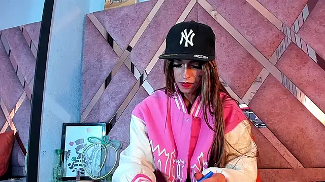 MeghanQueen   online show from 04/16/26, 05:52