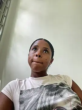 LIA PARKERR online show from 04/14/26, 06:47