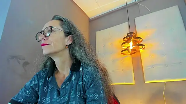 laurasofia45 online show from 02/09/26, 12:47