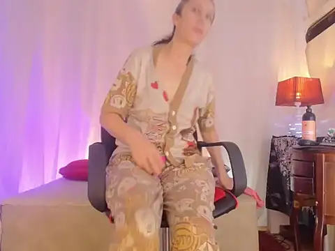 laurasofia45 online show from 06/05/26, 12:00