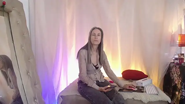 Snapshot of laurasofia45 chatting on 06/27/26, 03:00 laurasofia45 online show from 06/27/26, 03:00