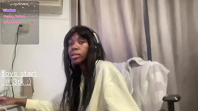 bloggirllaurel online show from 03/25/26, 11:22