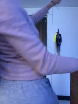 suky pou online show from 02/17/26, 04:24