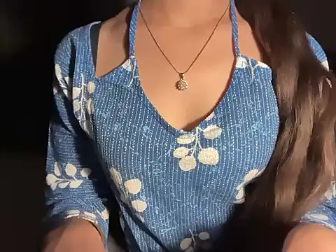 Snapshot of Simran_kaurr chatting on 04/04/26, 06:00 Simran kaurr online show from 04/04/26, 06:00