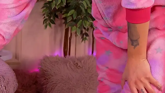 CrystalRedd online show from 02/11/26, 05:45