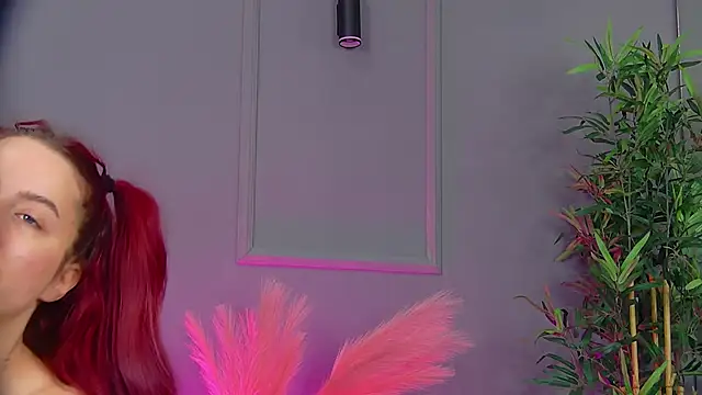 CrystalRedd online show from 04/04/26, 04:00