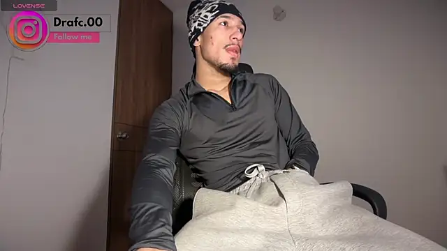 Snapshot of rafael_stone11 chatting on 07/19/26, 12:47 rafael stone11 online show from 07/19/26, 12:47