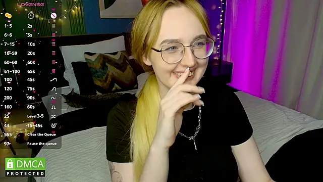 Snapshot of AdeLuna chatting on 05/25/26, 09:21 AdeLuna online show from 05/25/26, 09:21