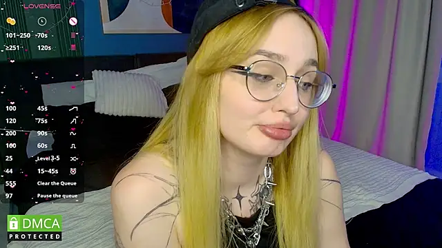 Snapshot of AdeLuna chatting on 05/27/26, 09:23 AdeLuna online show from 05/27/26, 09:23