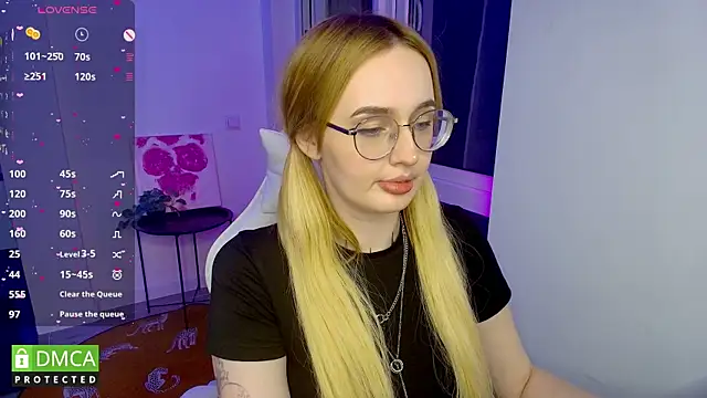 Snapshot of AdeLuna chatting on 05/30/26, 09:45 AdeLuna online show from 05/30/26, 09:45