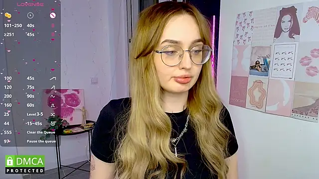 Snapshot of AdeLuna chatting on 06/11/26, 01:49 AdeLuna online show from 06/11/26, 01:49