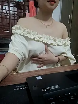 Snapshot of NinaKey chatting on 07/18/26, 03:38 NinaKey online show from 07/18/26, 03:38