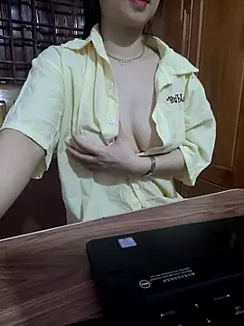 Snapshot of NinaKey chatting on 07/23/26, 03:37 NinaKey online show from 07/23/26, 03:37