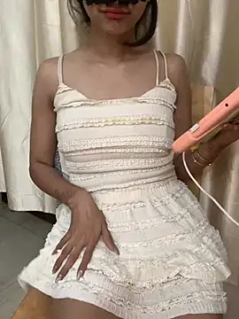 Snapshot of HEENA-STRIP chatting on 02/25/26, 10:03 HEENA-STRIP online show from 02/25/26, 10:03