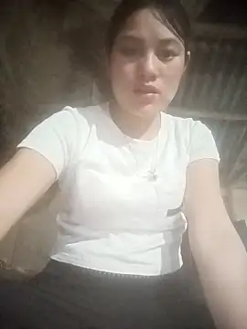 Snapshot of Momo-biki chatting on 05/05/26, 01:30 Momo-biki online show from 05/05/26, 01:30