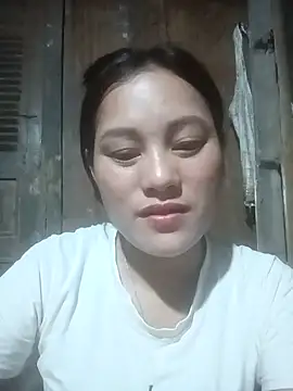 Snapshot of Momo-biki chatting on 05/15/26, 12:12 Momo-biki online show from 05/15/26, 12:12