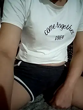 Snapshot of Momo-biki chatting on 06/15/26, 12:46 Momo-biki online show from 06/15/26, 12:46