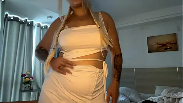 LuxureMia online show from 02/15/26, 07:51