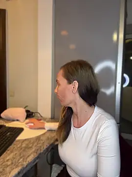 DivineAmely online show from 04/14/26, 07:31