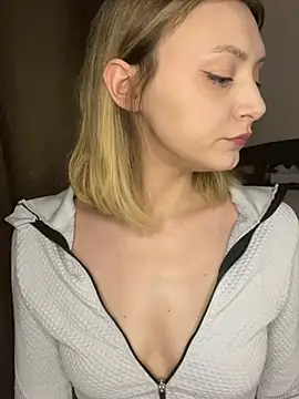 Leecey online show from 04/12/26, 07:19