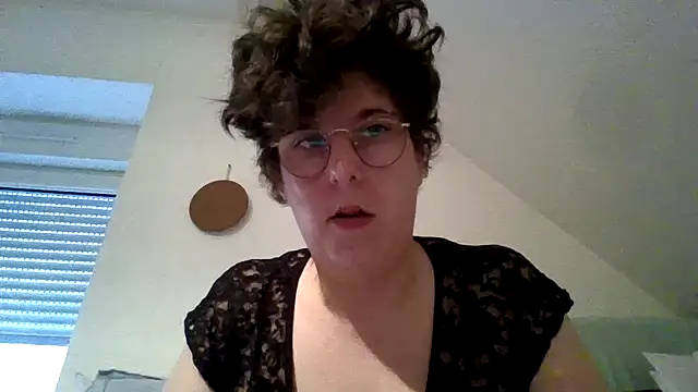 OIseauNoir88 online show from 02/10/26, 09:02