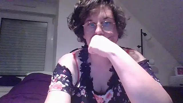 OIseauNoir88 online show from 05/09/26, 07:30