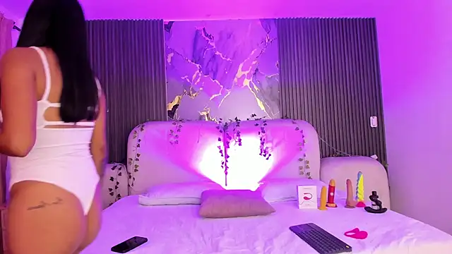 JazminRusso  online show from 05/15/26, 05:36