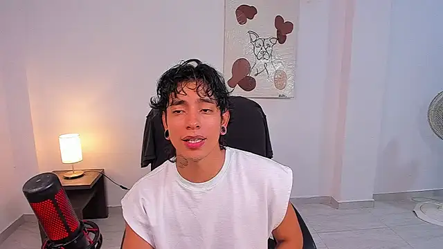 Snapshot of paisa_hotx chatting on 02/04/26, 01:44 paisa hotx online show from 02/04/26, 01:44