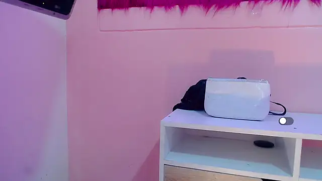 isabella vogue online show from 02/14/26, 11:40