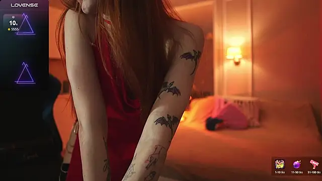 Snapshot of foxy_red_ chatting on 02/13/26, 09:33 foxy red online show from 02/13/26, 09:33