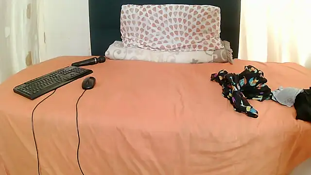 Snapshot of Exotic_FreakyQueen chatting on 02/17/26, 02:35 Exotic FreakyQueen online show from 02/17/26, 02:35