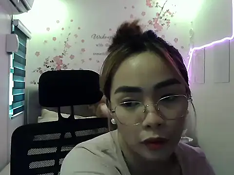 Snapshot of sangkissed92 chatting on 03/23/26, 04:16 sangkissed92 online show from 03/23/26, 04:16