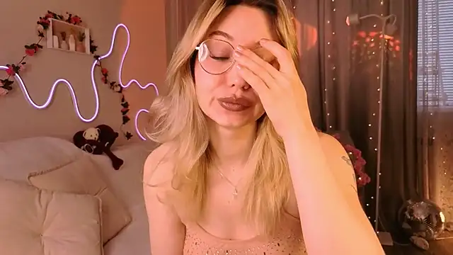lusciousslily online show from 04/11/26, 05:01