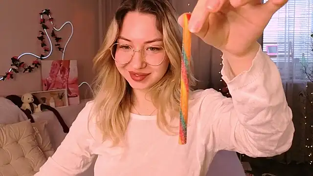 lusciousslily online show from 06/07/26, 03:10