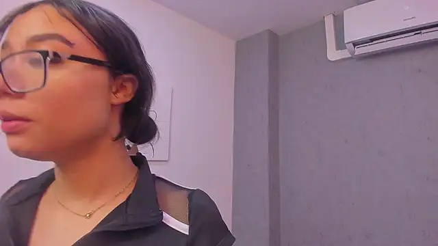 lil miia online show from 02/28/26, 07:15