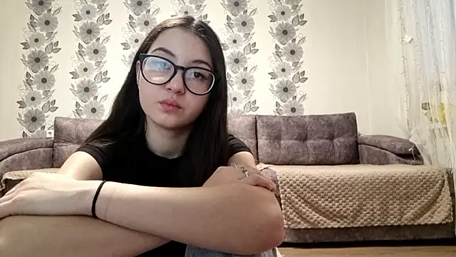 Snapshot of ZyntraLoom chatting on 02/08/26, 01:25 ZyntraLoom online show from 02/08/26, 01:25